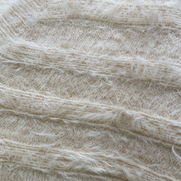 Dee Elly | New without Tags Fuzzy Bell Sleeve Cropped Sweater - Picture 6 of 8